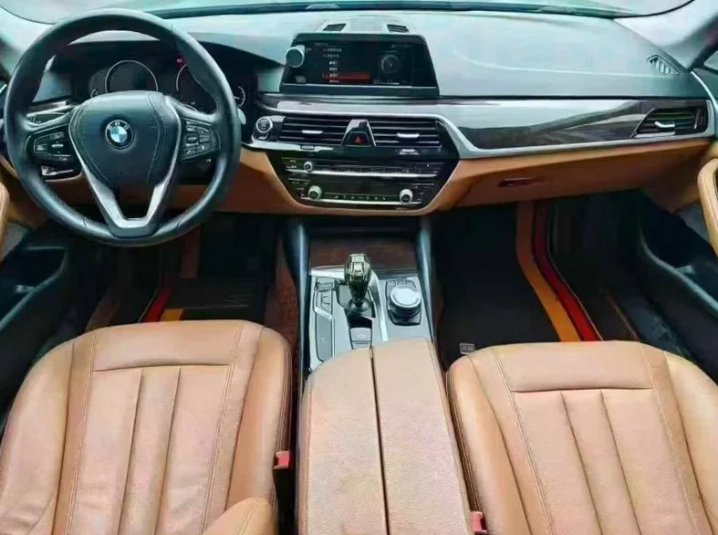 宝马5系 驾驶室