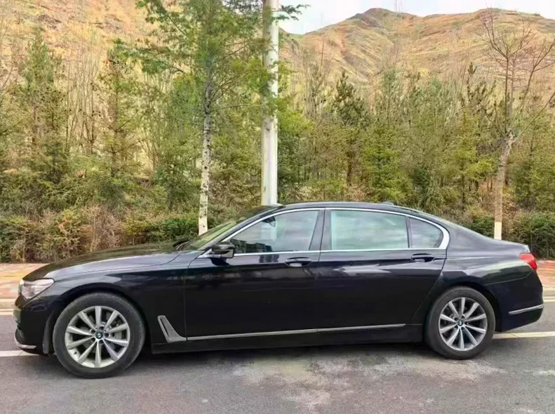 宝马7系 正面外观二