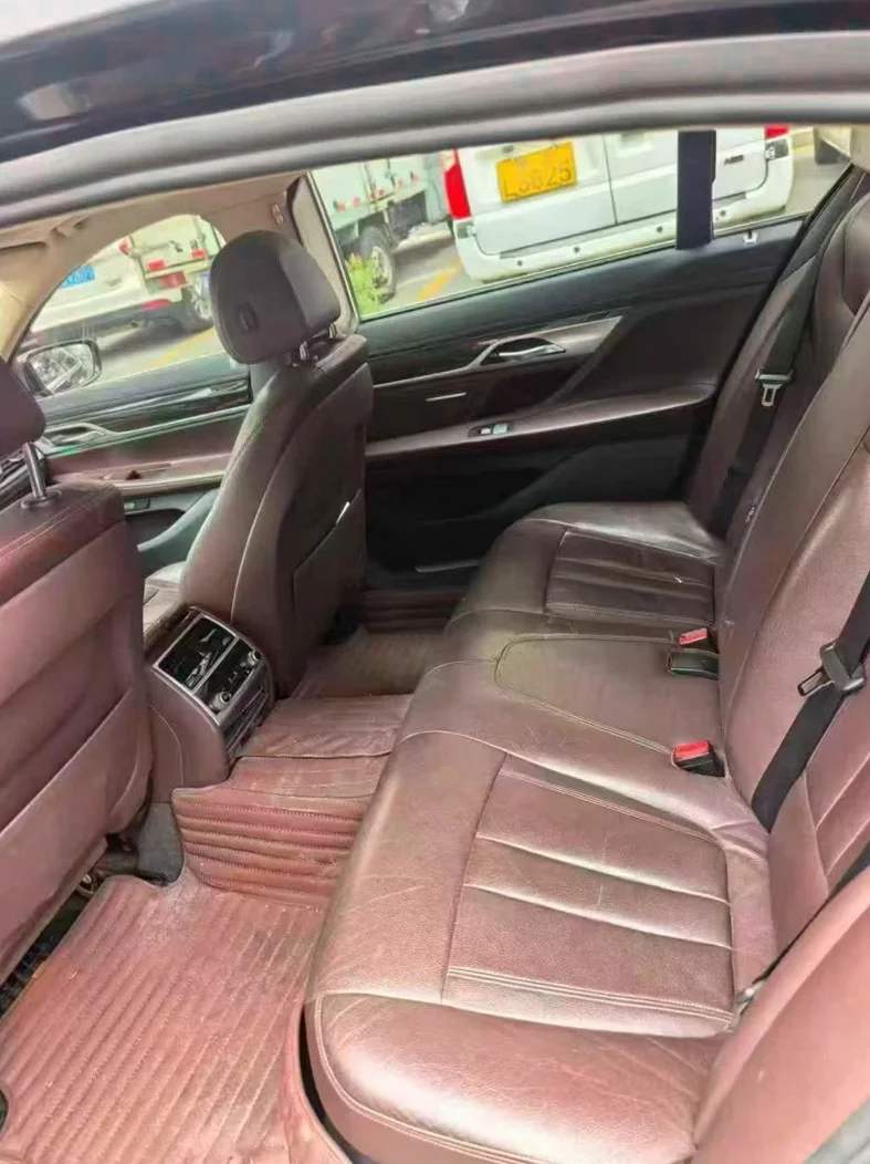 宝马7系 正面外观三