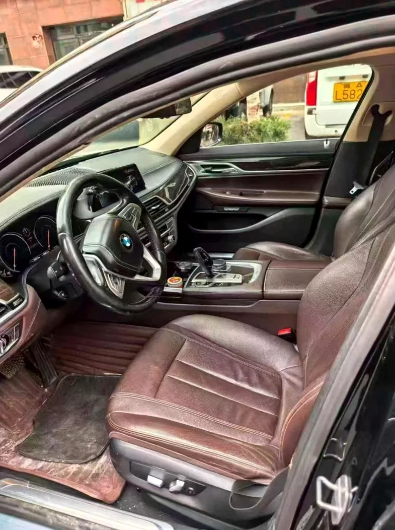 宝马7系 后面外观二