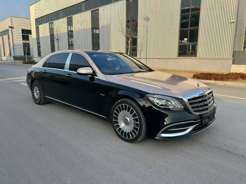 奔驰迈巴赫S级 正面外观二