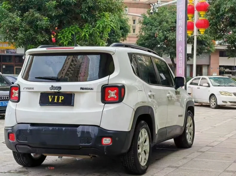 Jeep自由侠 后面外观三