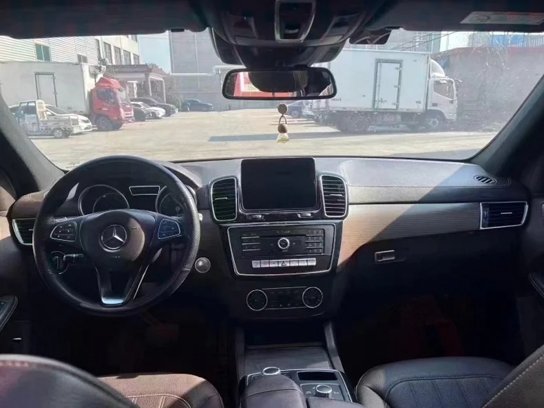 奔驰GLE 内饰前排