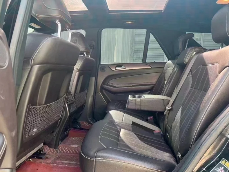 奔驰GLE 内饰后排