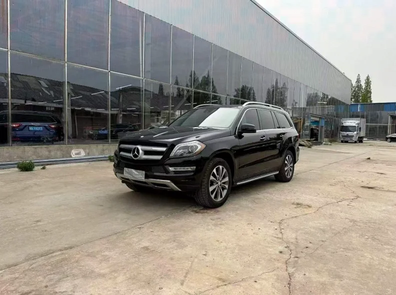 奔驰GLS 正面外观二