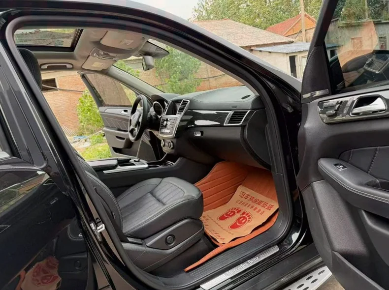 奔驰GLS 后面外观三