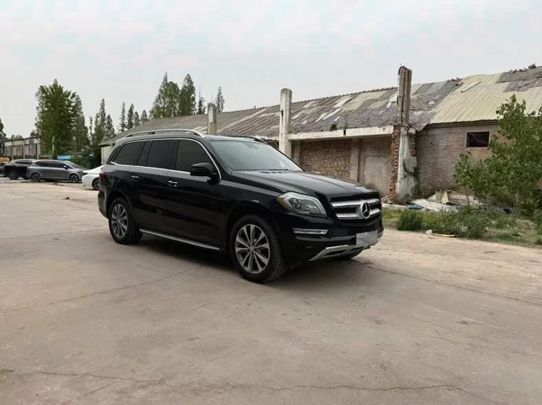 奔驰GLS 正面外观三