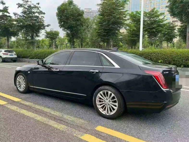 凯迪拉克CT6 内饰前排