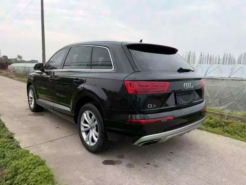 奥迪Q7 驾驶室