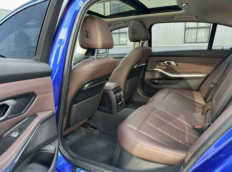 宝马3系 后面外观一