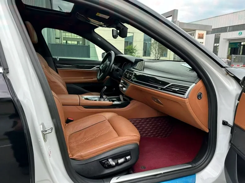 宝马7系 后面外观二