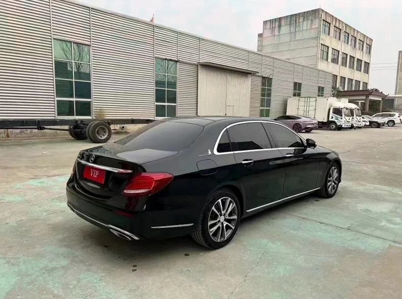 奔驰E 后面外观二