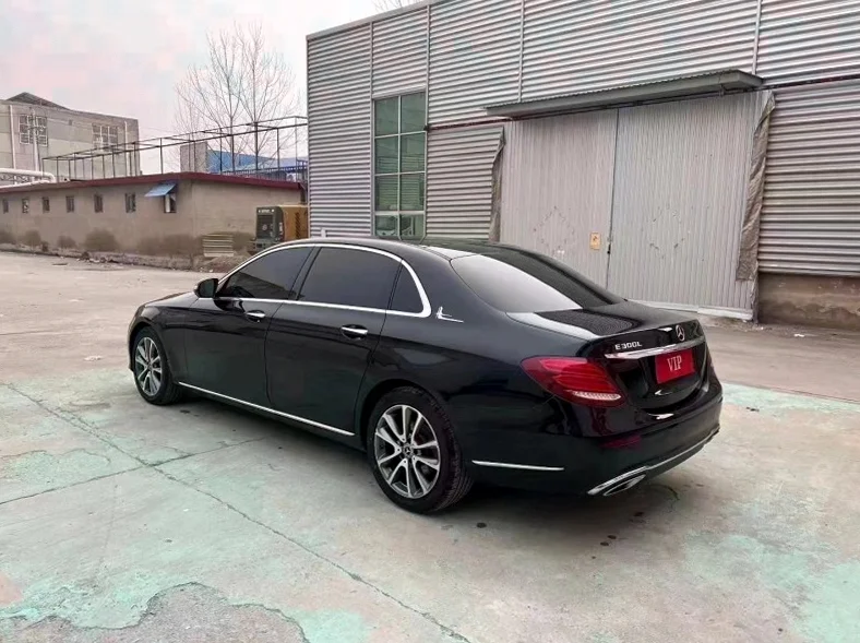 奔驰E 后面外观一