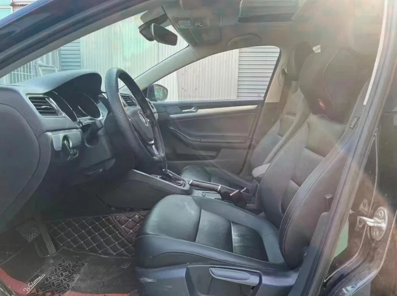 大众速腾 驾驶室