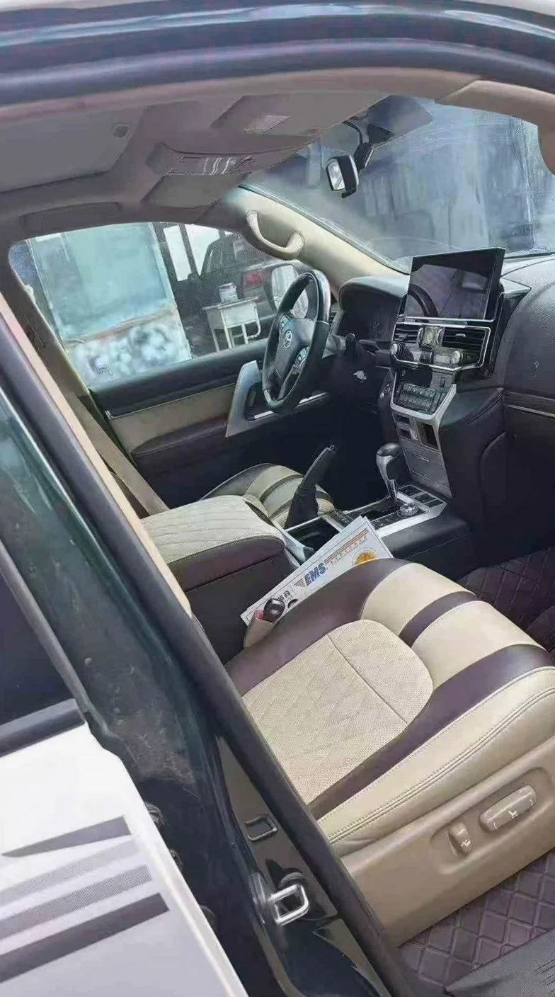 丰田兰德酷路泽 后面外观一