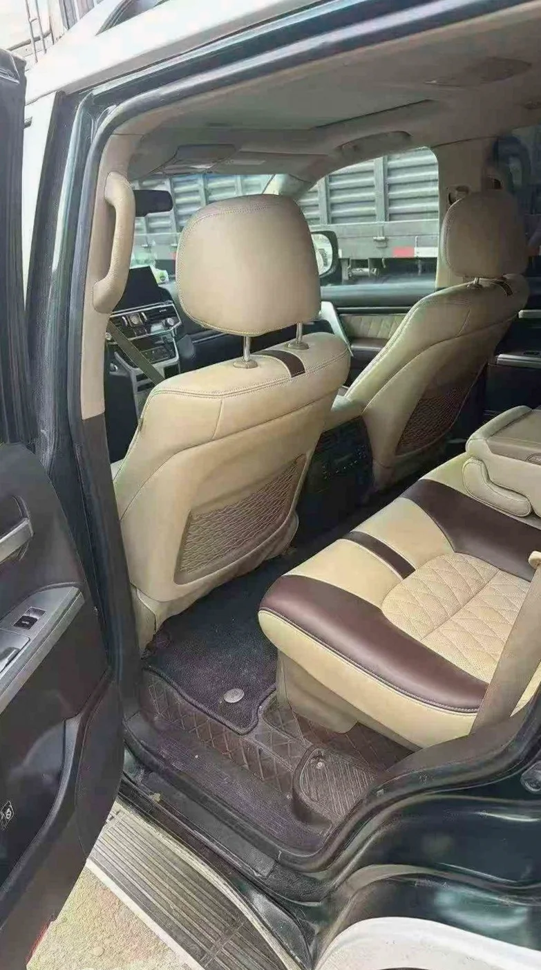 丰田兰德酷路泽 后面外观二