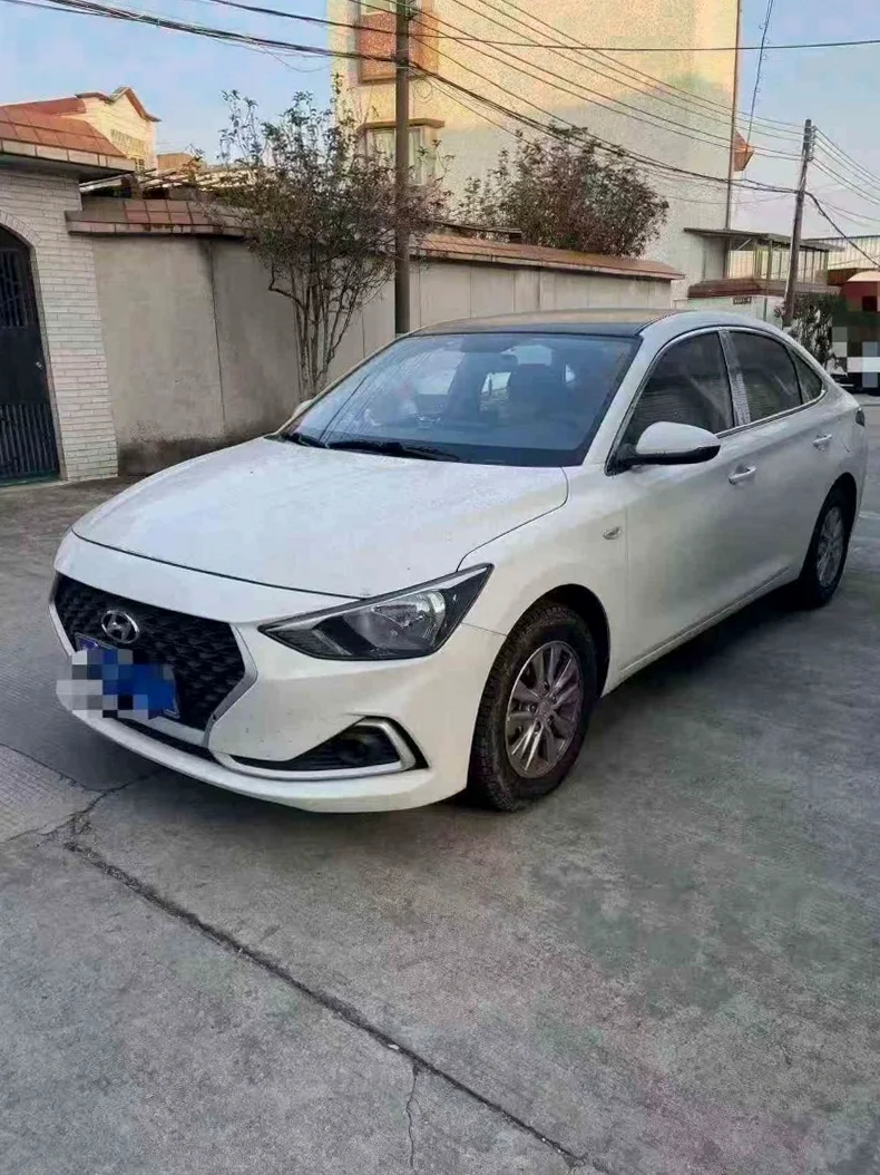现代悦动 正面外观三