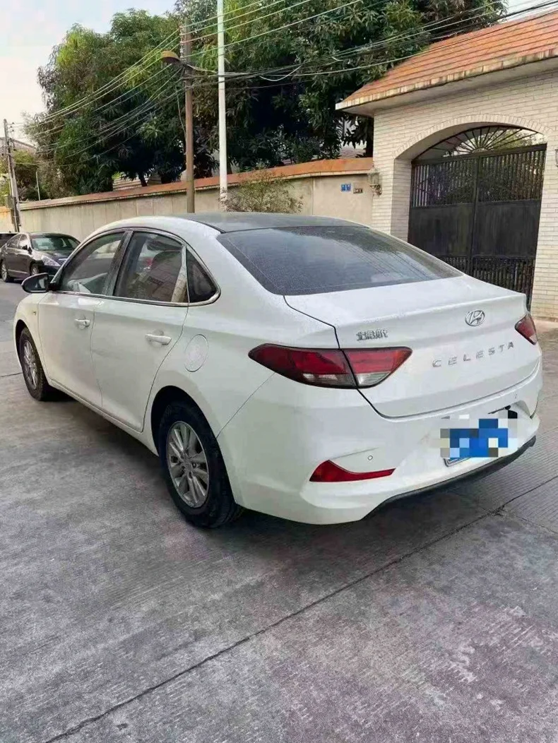 现代悦动 内饰后排