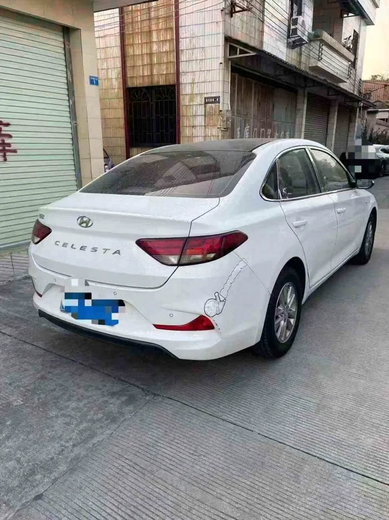 现代悦动 内饰前排