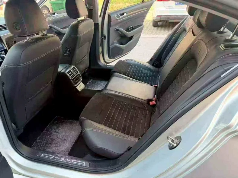 大众迈腾 后面外观一