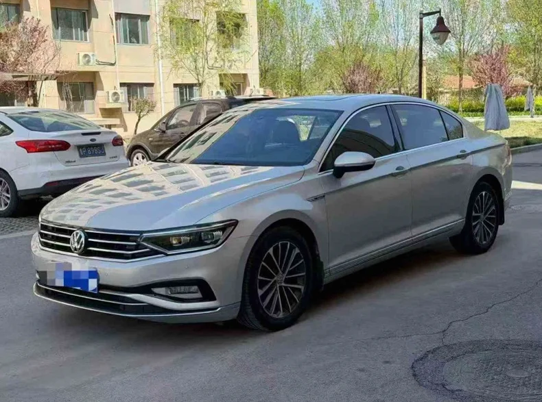 大众迈腾 正面外观二