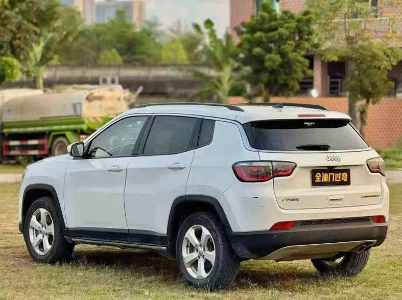 Jeep指南者 后面外观一