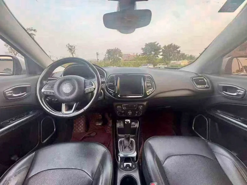 Jeep指南者 内饰后排