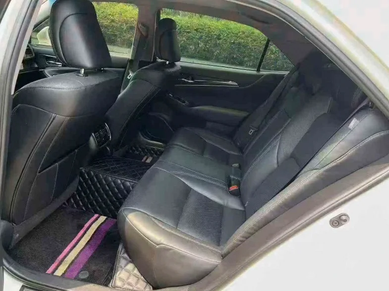 丰田皇冠 后面外观三