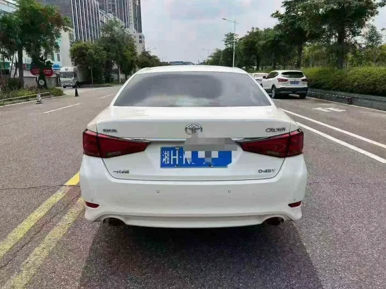 丰田皇冠 驾驶室