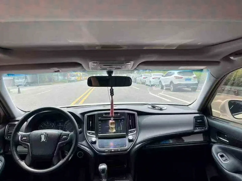 丰田皇冠 后面外观二