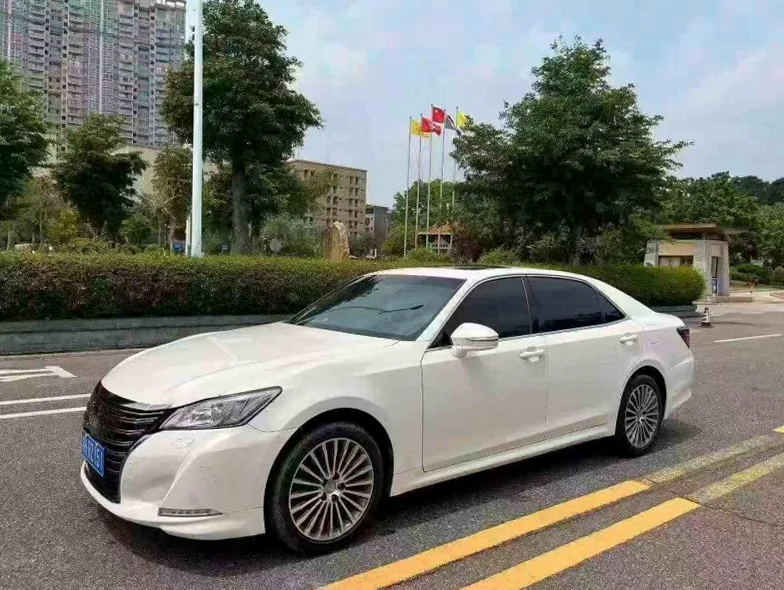 丰田皇冠 正面外观二