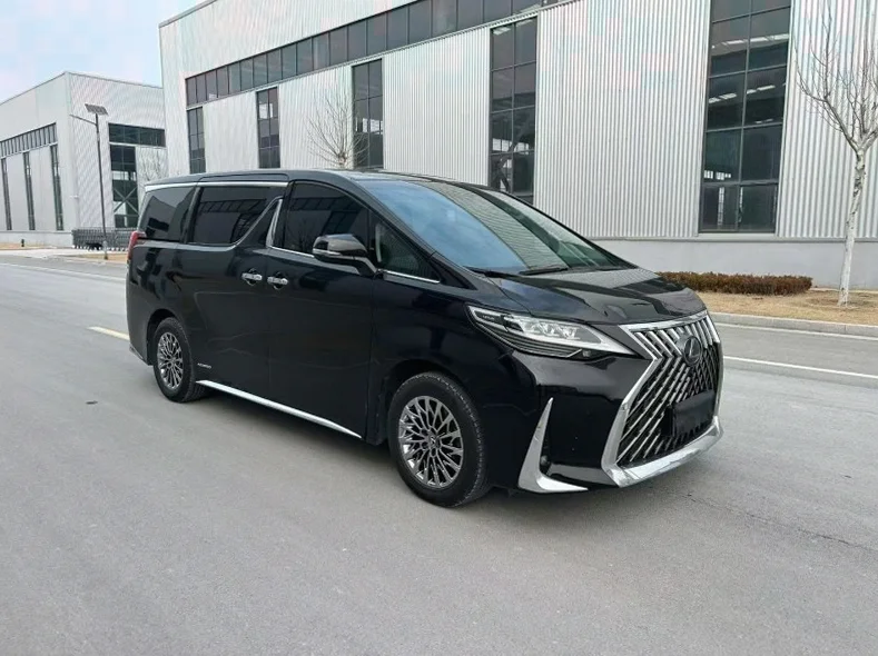 丰田威尔法 正面外观二