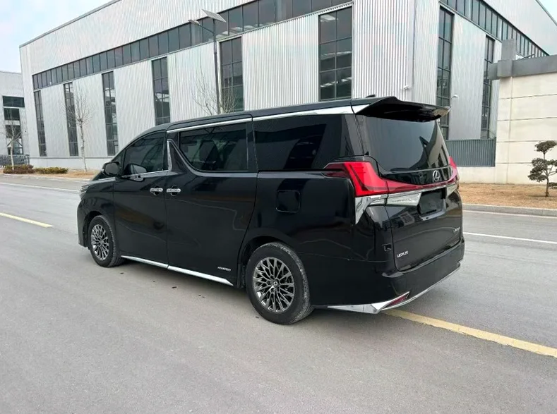 丰田威尔法 内饰前排