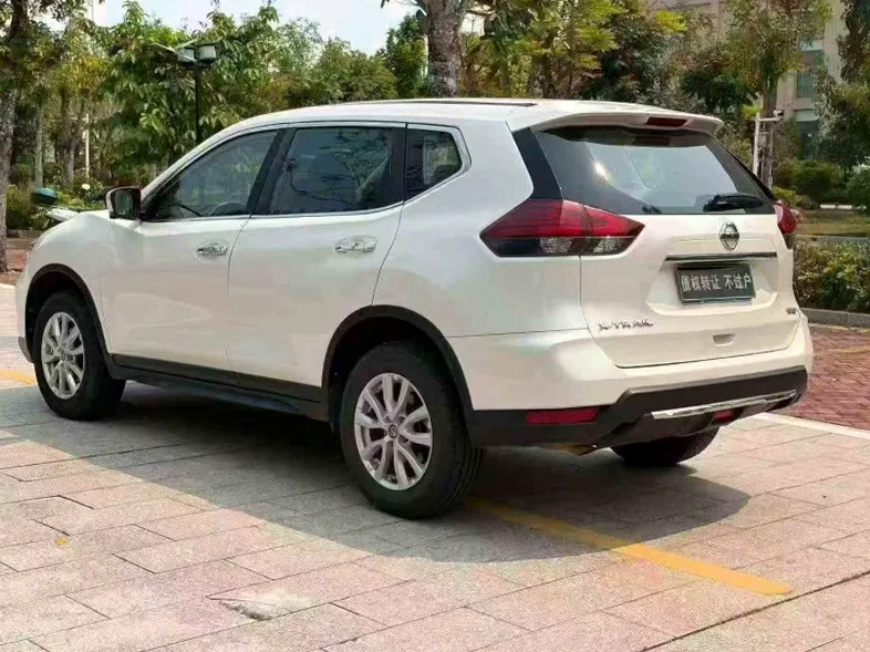 日产奇骏 内饰前排