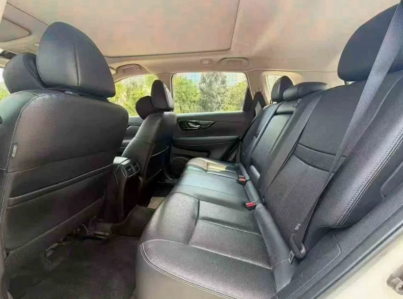 日产奇骏 后面外观一