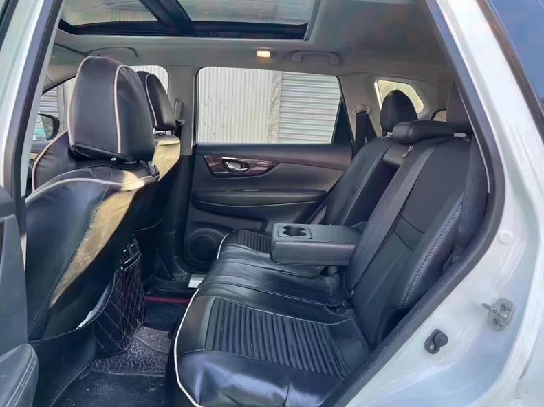 日产奇骏 内饰前排