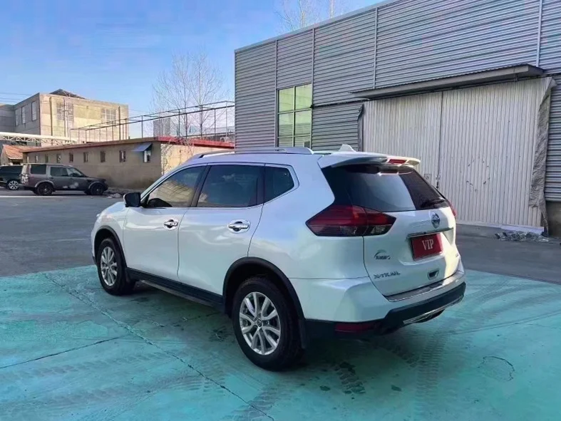 日产奇骏 后面外观一