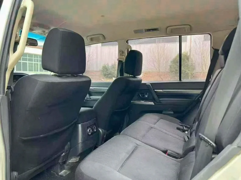 三菱帕杰罗 后面外观二