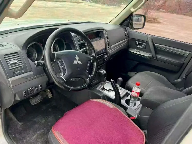 三菱帕杰罗 后面外观一