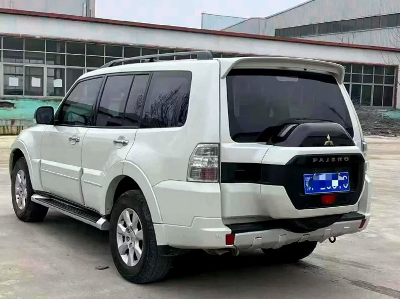 三菱帕杰罗 驾驶室