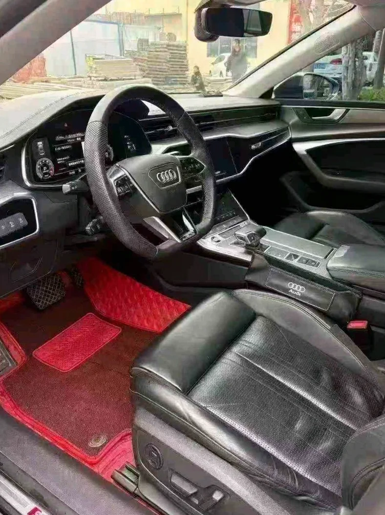 奥迪A7L 后面外观一