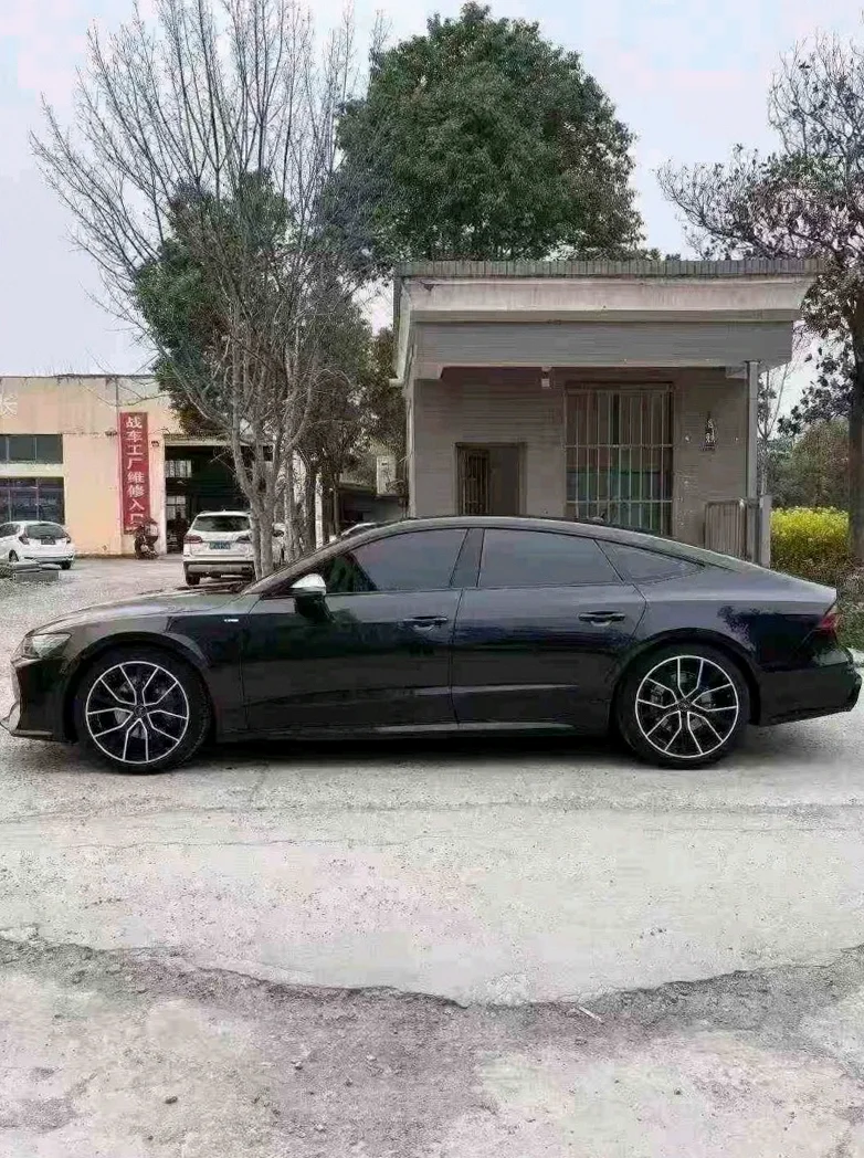 奥迪A7L 内饰后排