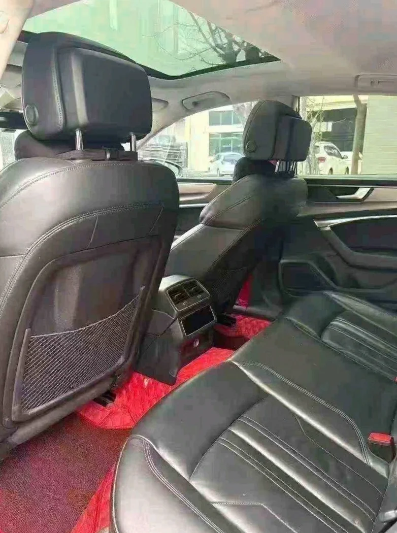 奥迪A7L 内饰前排