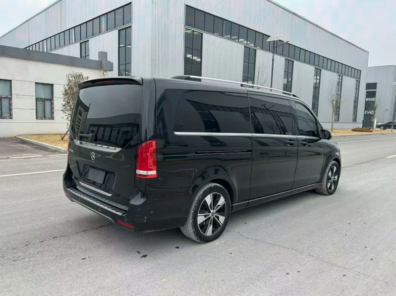 奔驰V 内饰后排