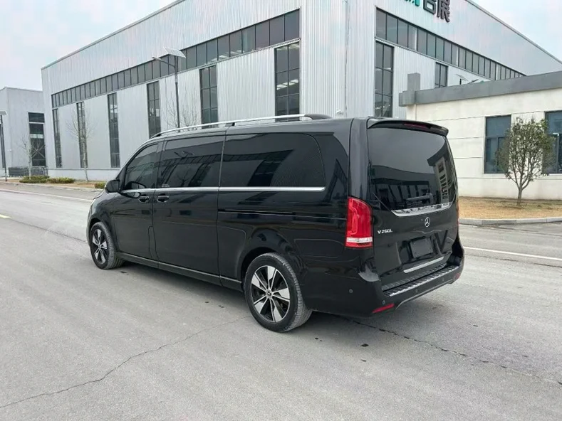 奔驰V 内饰前排