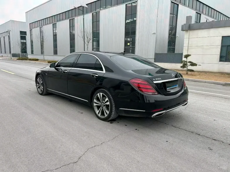 奔驰S 内饰前排