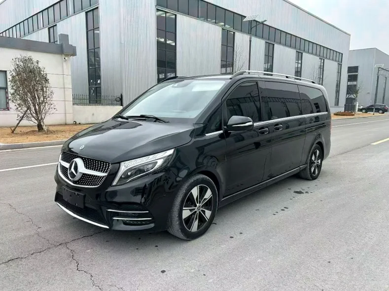 奔驰V 正面外观三