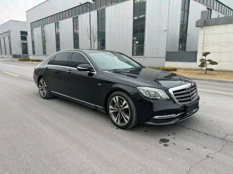 奔驰S 正面外观二