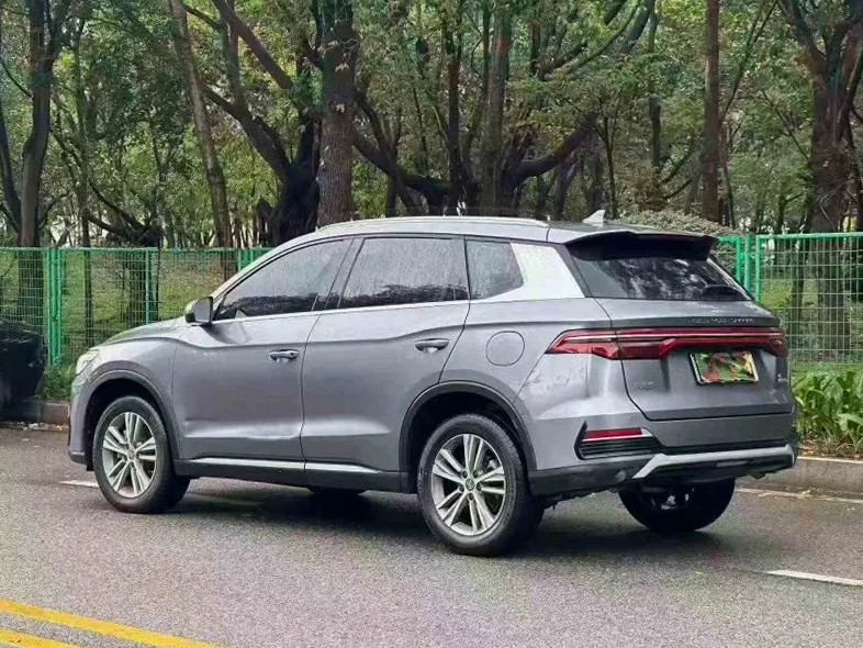 比亚迪宋 内饰后排