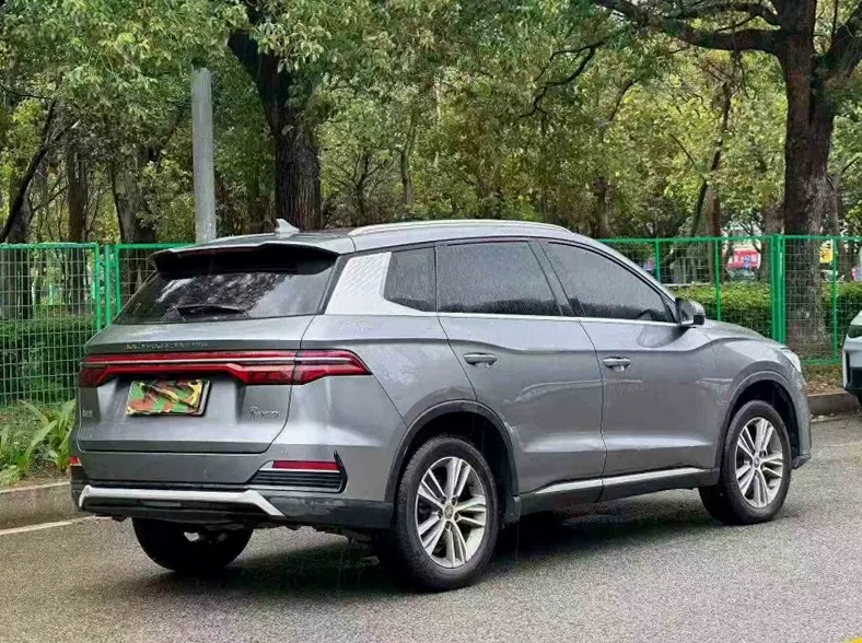 比亚迪宋 驾驶室